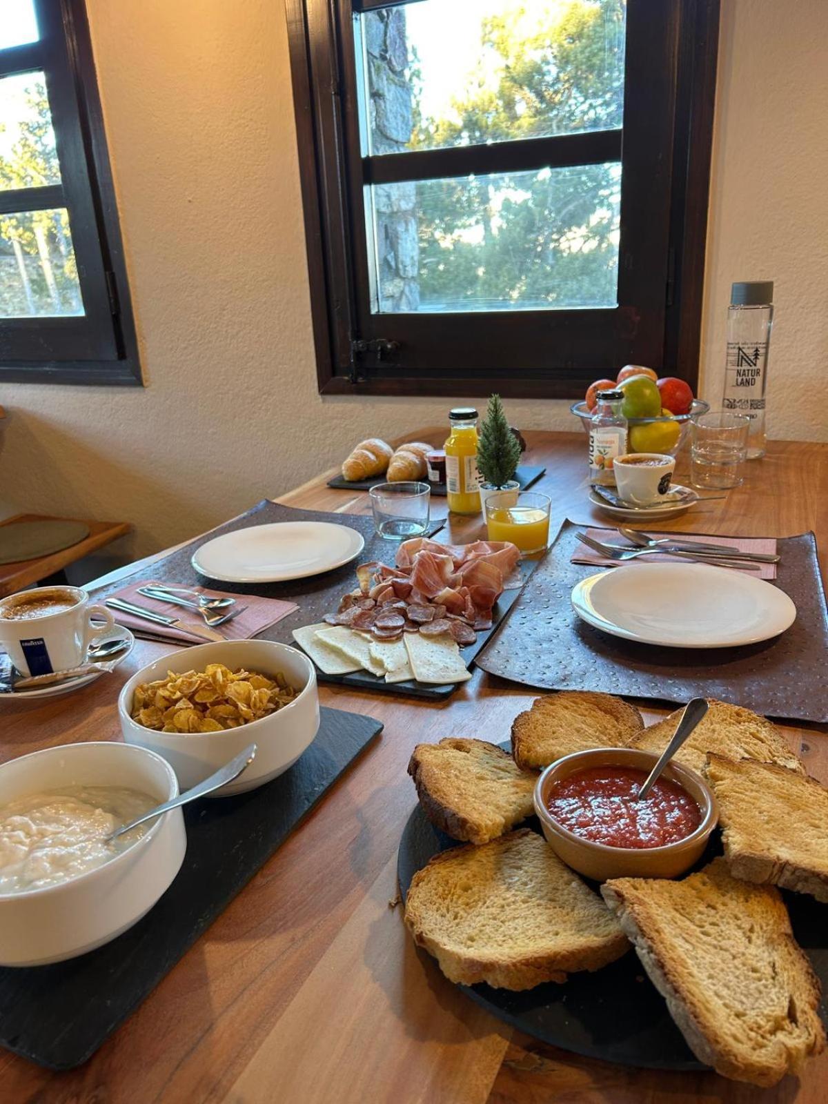 Borda Conangle Mountain Lodge 생쥴리아데로리아 외부 사진